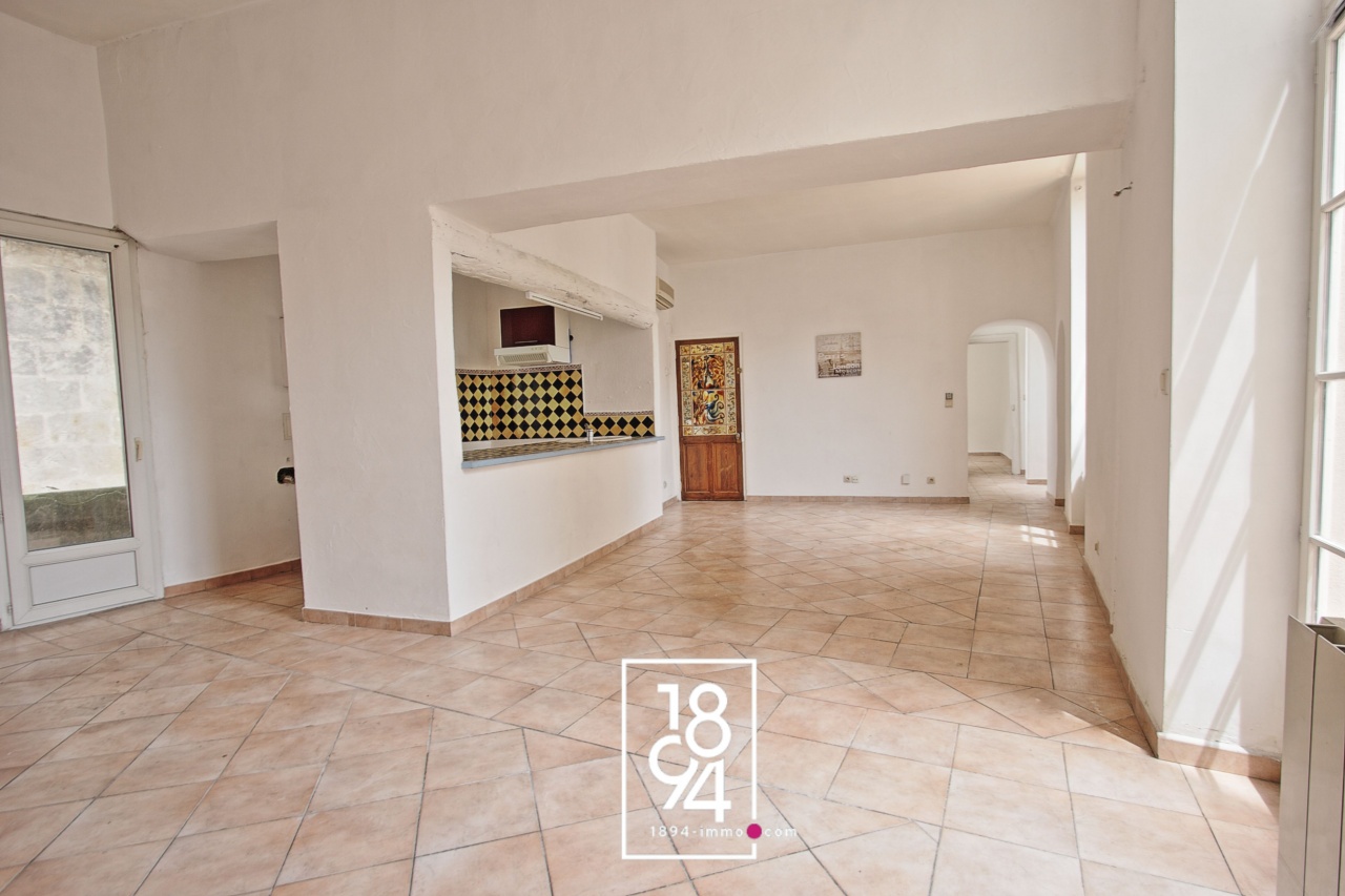 À Louer Appartement T3 de 104 m² avec terrasse au Centre de Nîmes